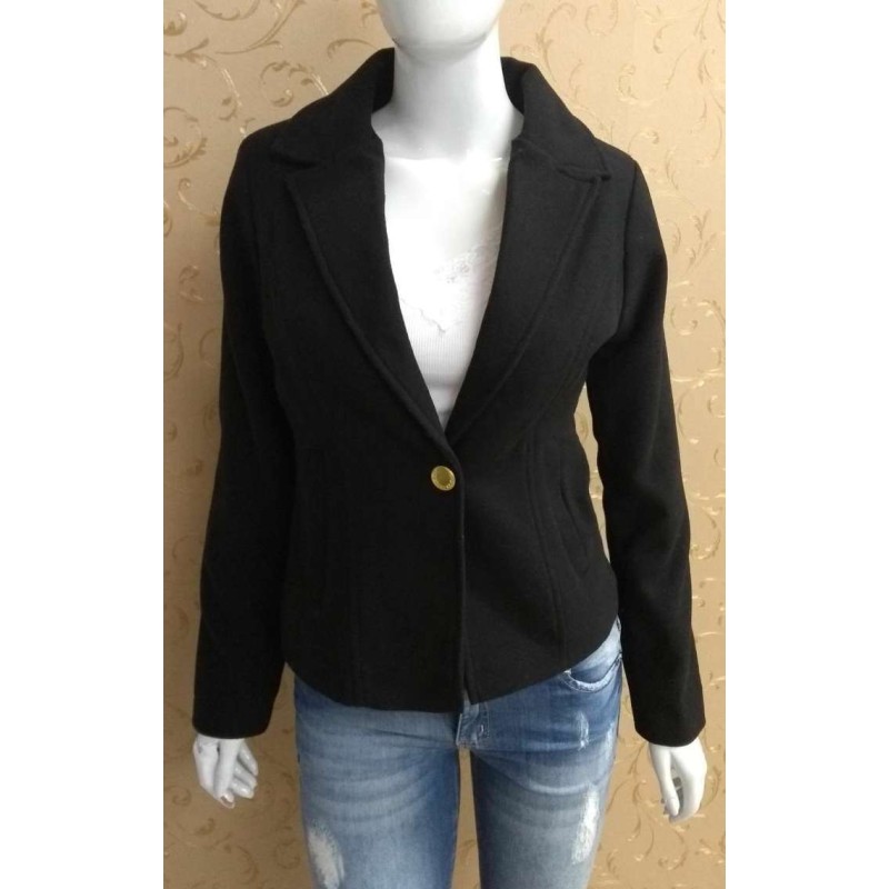 casaco preto curto feminino