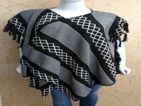 PONCHO TRICOT PRE-ESTREIA PI7CS10 - Preto